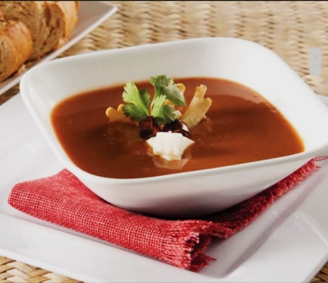 Sopa De Frijol a Los Tres Chiles